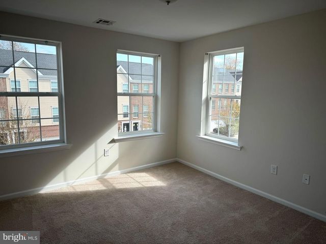 46 CREEKSIDE WAY, Burlington, NJ 08016
