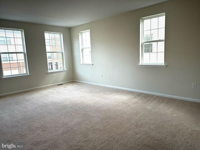 46 CREEKSIDE WAY, Burlington, NJ 08016