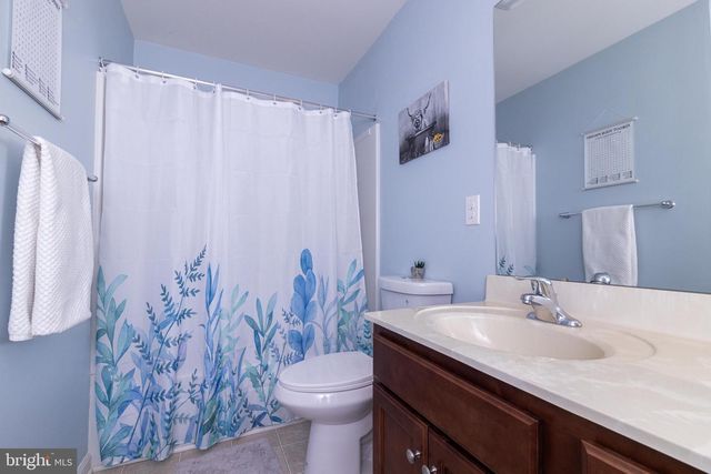 46 CREEKSIDE WAY, Burlington, NJ 08016