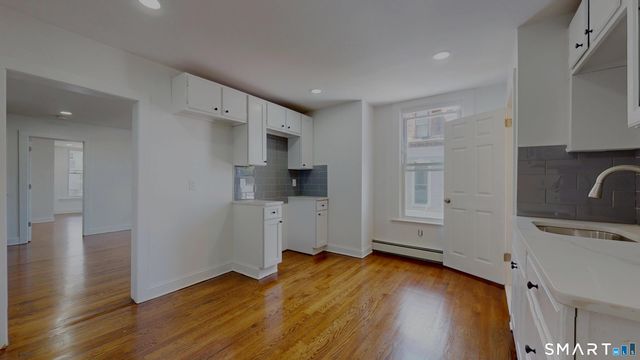 24 Bond Street, Hartford, CT 06114