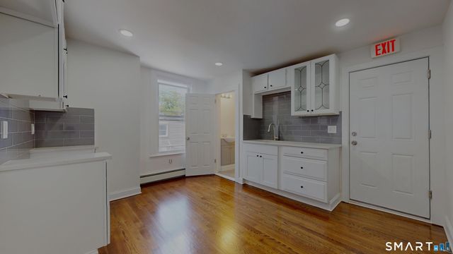 24 Bond Street, Hartford, CT 06114