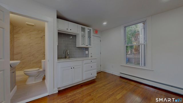 24 Bond Street, Hartford, CT 06114