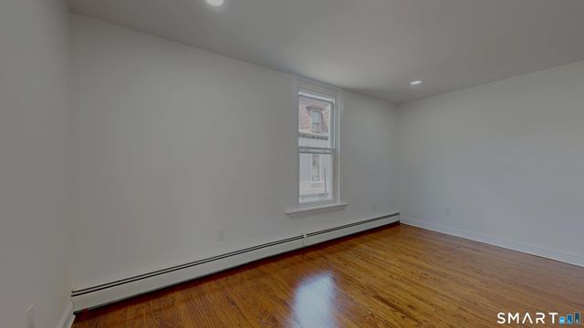 24 Bond Street, Hartford, CT 06114