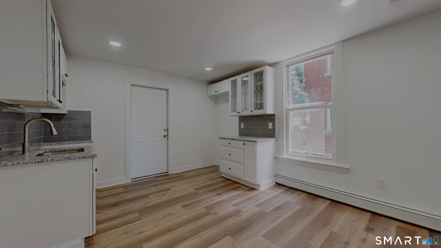 24 Bond Street, Hartford, CT 06114