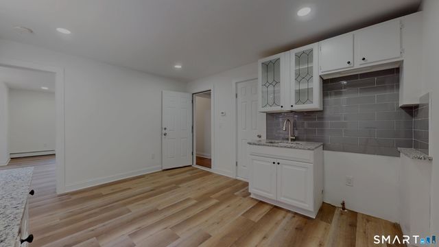 24 Bond Street, Hartford, CT 06114