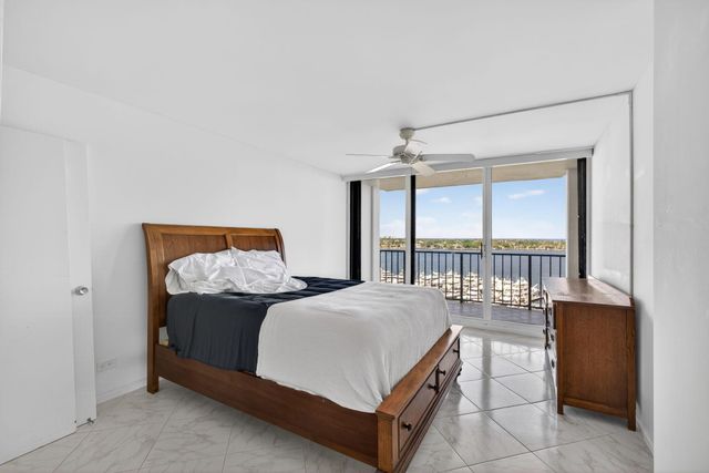 134 Lakeshore Drive T14, North Palm Beach, FL 33408