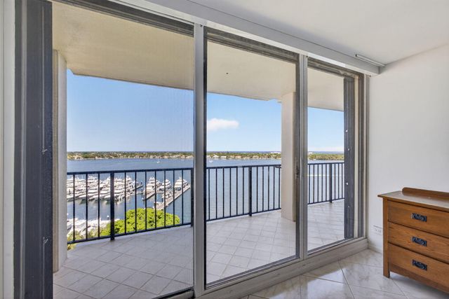 134 Lakeshore Drive T14, North Palm Beach, FL 33408