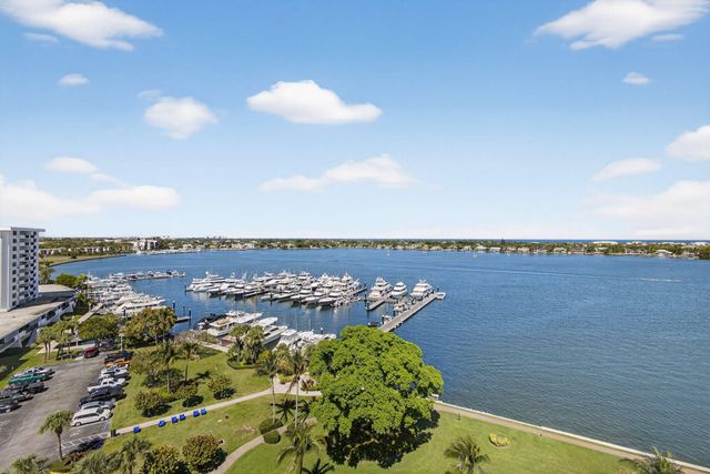 134 Lakeshore Drive T14, North Palm Beach, FL 33408