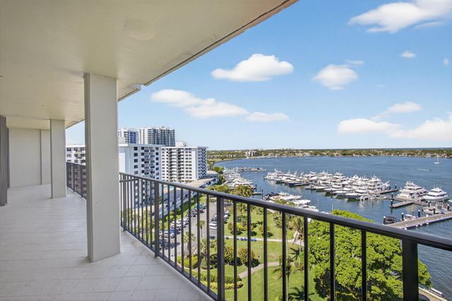 134 Lakeshore Drive T14, North Palm Beach, FL 33408