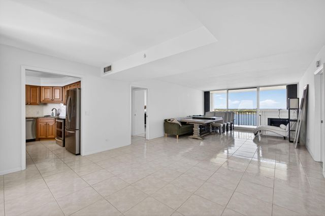 134 Lakeshore Drive T14, North Palm Beach, FL 33408