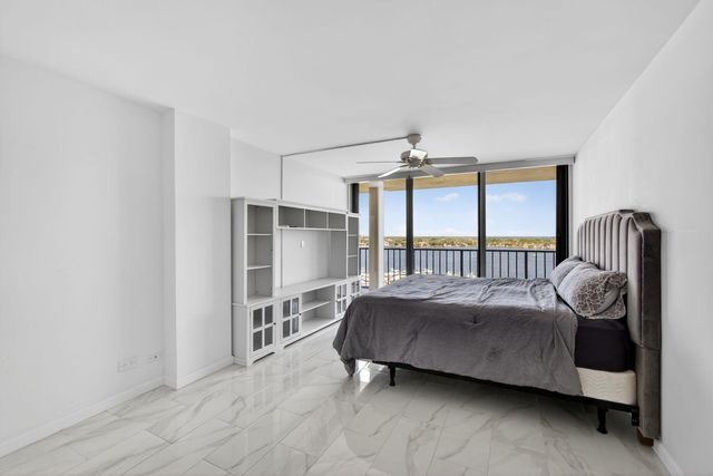 134 Lakeshore Drive T14, North Palm Beach, FL 33408