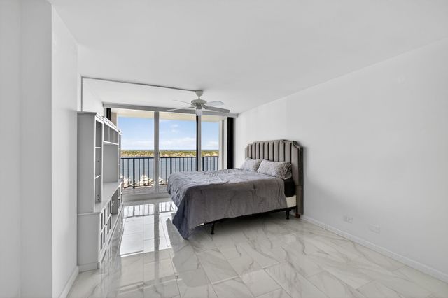 134 Lakeshore Drive T14, North Palm Beach, FL 33408