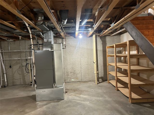 937 E 15th Street N, Newton, IA 50208