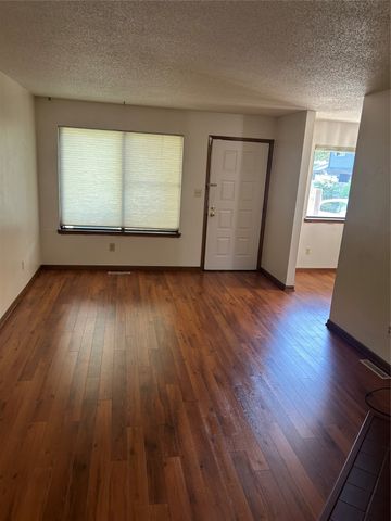 937 E 15th Street N, Newton, IA 50208