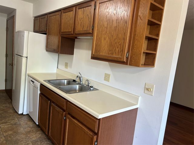 937 E 15th Street N, Newton, IA 50208