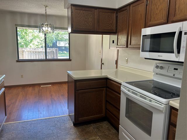 937 E 15th Street N, Newton, IA 50208