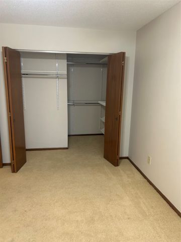 937 E 15th Street N, Newton, IA 50208