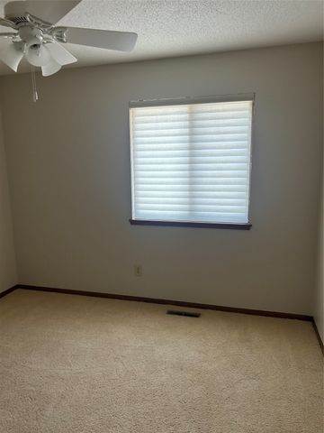 937 E 15th Street N, Newton, IA 50208