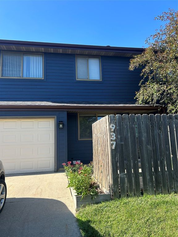 937 E 15th Street N, Newton, IA 50208