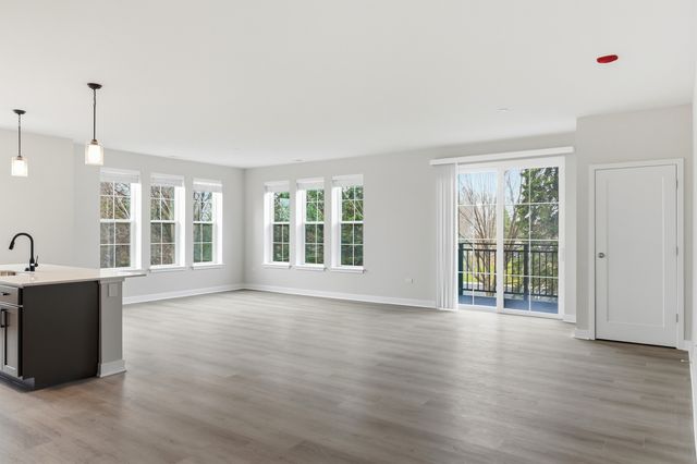 250 McHenry Road B1, Buffalo Grove, IL 60089