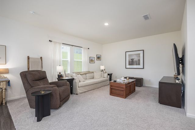 2122 Youngfellow Dr, Columbia, TN 38401