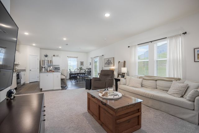 2122 Youngfellow Dr, Columbia, TN 38401