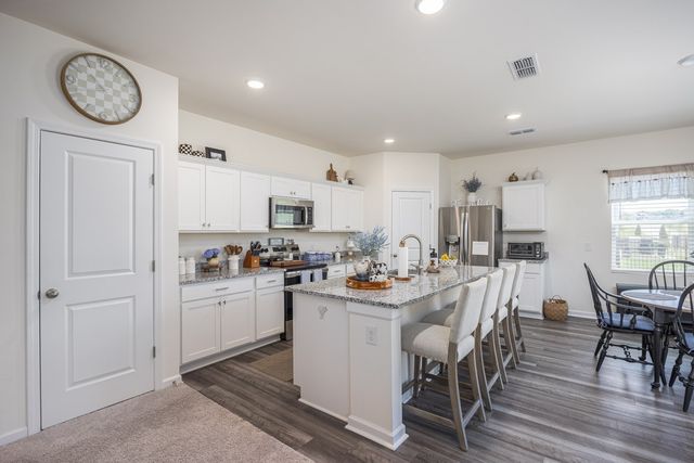 2122 Youngfellow Dr, Columbia, TN 38401