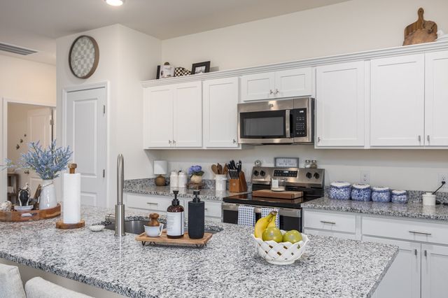 2122 Youngfellow Dr, Columbia, TN 38401