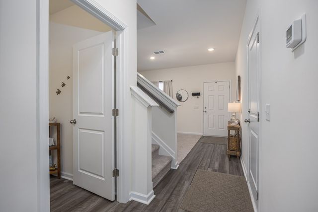 2122 Youngfellow Dr, Columbia, TN 38401
