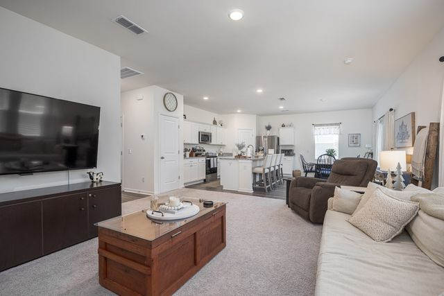 2122 Youngfellow Dr, Columbia, TN 38401