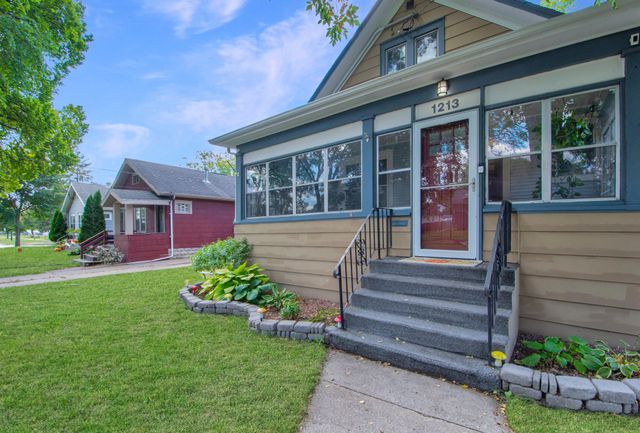 1213 14th Street S, Fargo, ND 58103