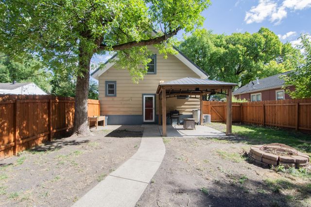 1213 14th Street S, Fargo, ND 58103
