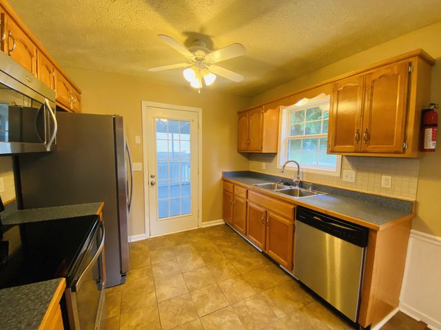 2754 Applemill Ct, Clarksville, TN 37040