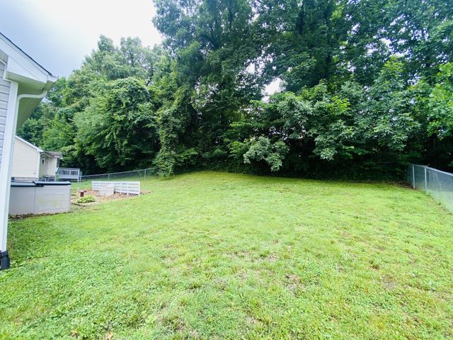 2754 Applemill Ct, Clarksville, TN 37040