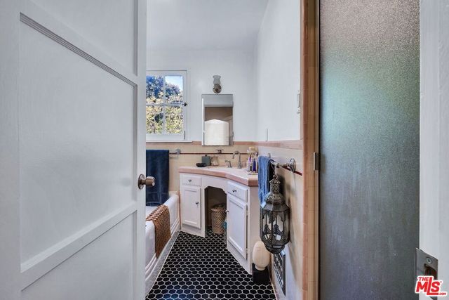 8016 Selma Avenue, Los Angeles, CA 90046