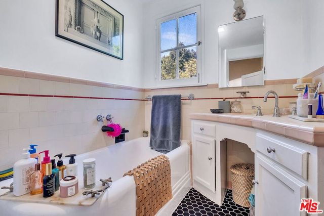 8016 Selma Avenue, Los Angeles, CA 90046