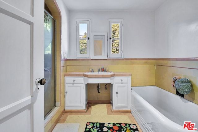 8016 Selma Avenue, Los Angeles, CA 90046