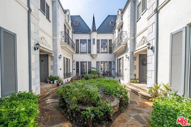 8016 Selma Avenue, Los Angeles, CA 90046