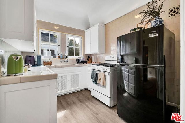 8016 Selma Avenue, Los Angeles, CA 90046