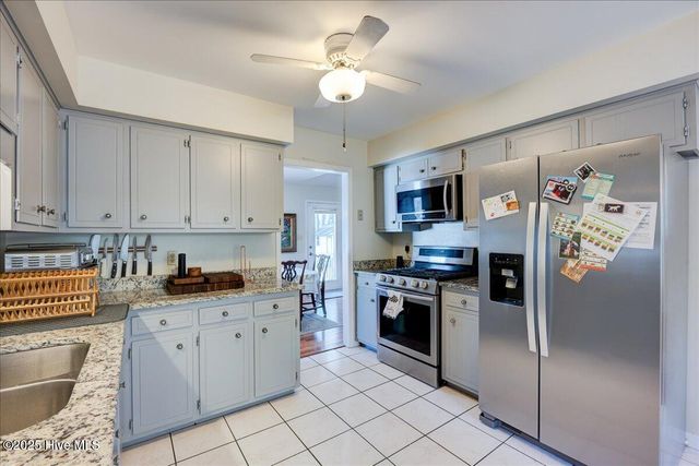 102 Pinewood Drive, New Bern, NC 28562