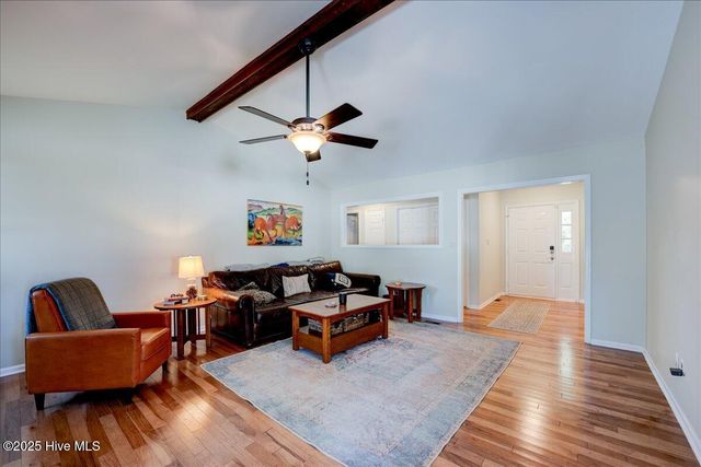 102 Pinewood Drive, New Bern, NC 28562