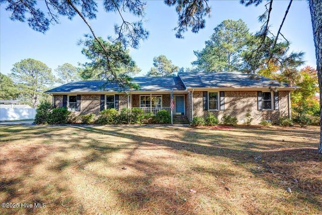 102 Pinewood Drive, New Bern, NC 28562