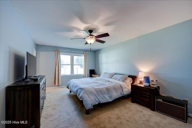 102 Pinewood Drive, New Bern, NC 28562