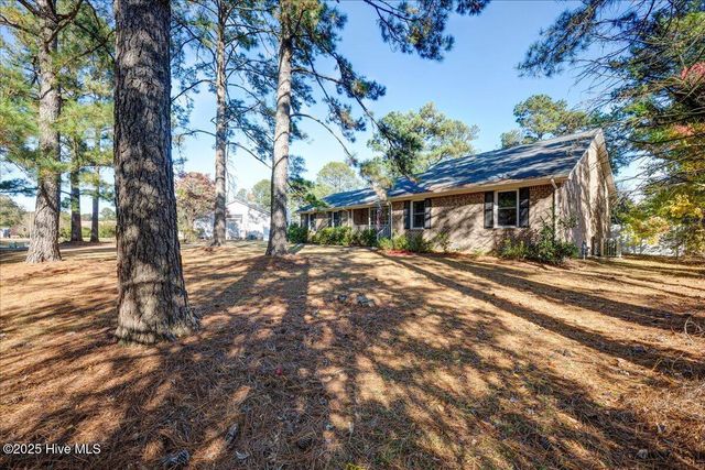 102 Pinewood Drive, New Bern, NC 28562