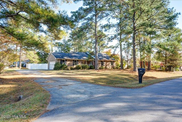 102 Pinewood Drive, New Bern, NC 28562