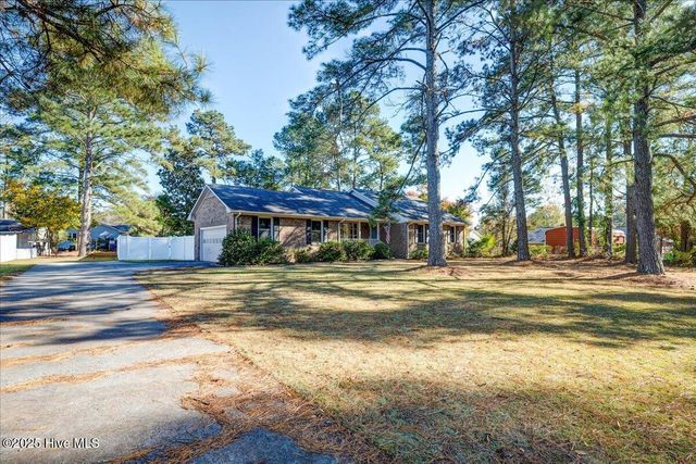 102 Pinewood Drive, New Bern, NC 28562