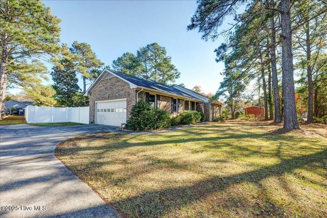 102 Pinewood Drive, New Bern, NC 28562