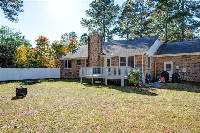 102 Pinewood Drive, New Bern, NC 28562