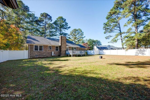 102 Pinewood Drive, New Bern, NC 28562