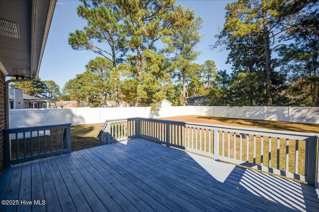 102 Pinewood Drive, New Bern, NC 28562